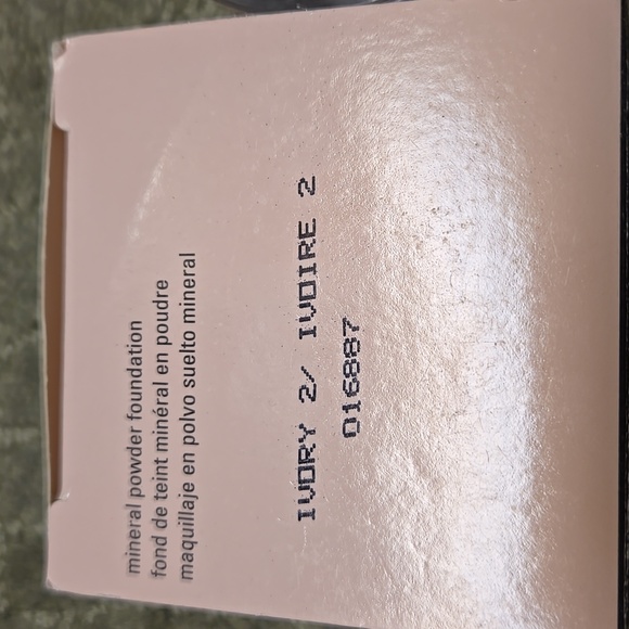 Mary Kay Mineral Powder Foundation - Ivory 2 - Picture 2 of 3